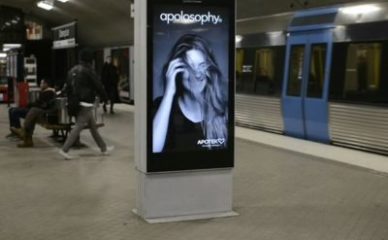Reklame koje reaguju na prolazak voza
